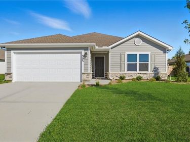 517 SE Nelson Drive, Blue Springs, MO 64014