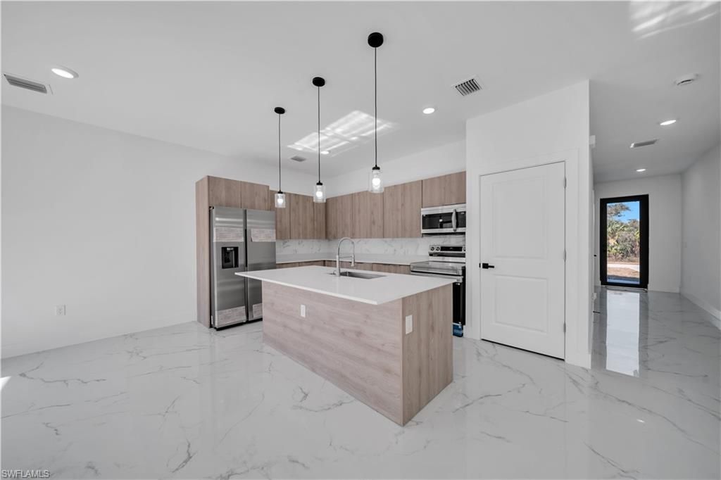 621 Greenbriar Blvd, Lehigh Acres, FL 33972 Photo