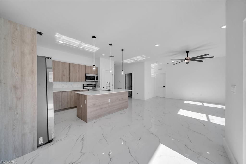 621 Greenbriar Blvd, Lehigh Acres, FL 33972 Photo