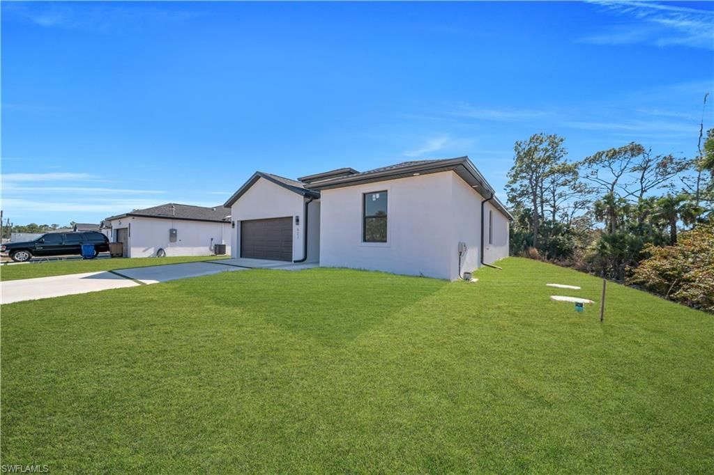 621 Greenbriar Blvd, Lehigh Acres, FL 33972 Photo