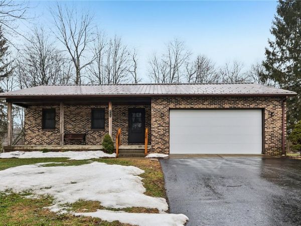 742 N Liberty Road, Grove City, PA 16127