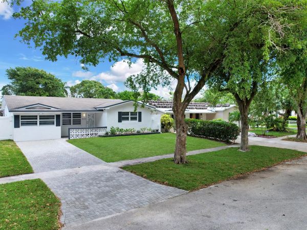 5311 Pierce St, Hollywood, FL 33021