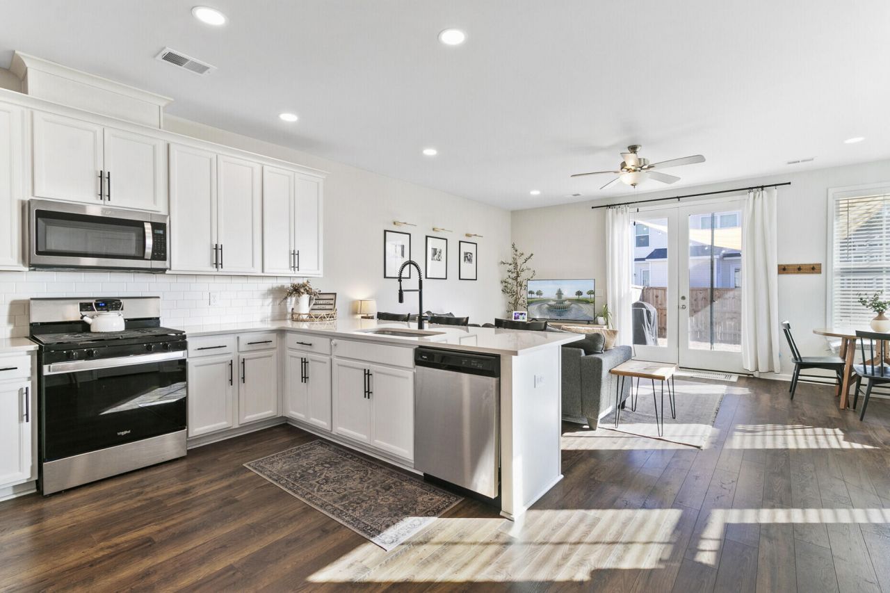 350 Green Fern Drive Photo 14