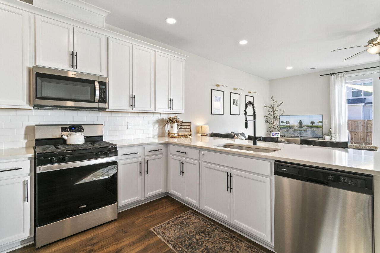 350 Green Fern Drive Photo 16