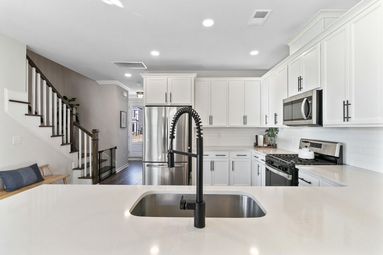 350 Green Fern Drive Photo 17