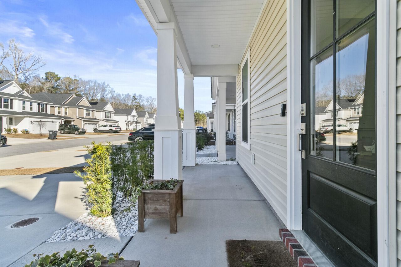 350 Green Fern Drive Photo 6