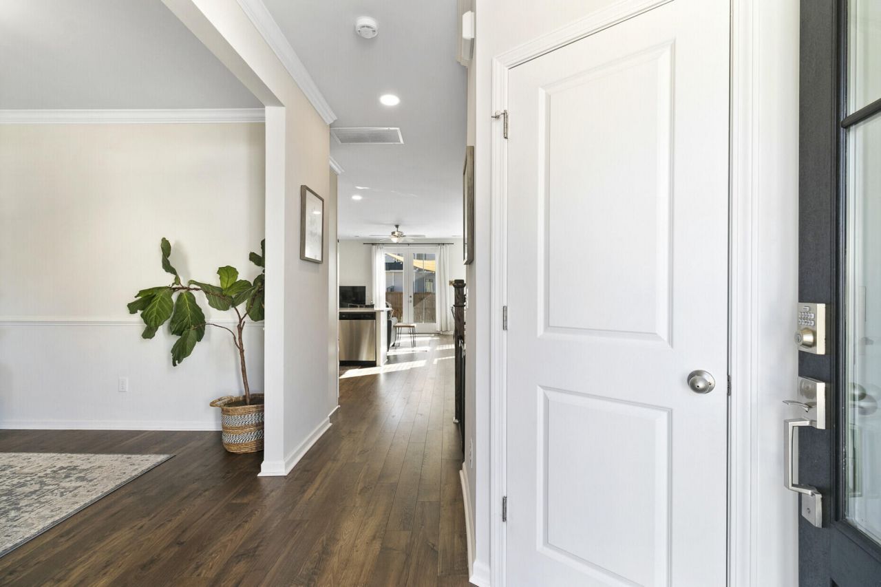 350 Green Fern Drive Photo 7