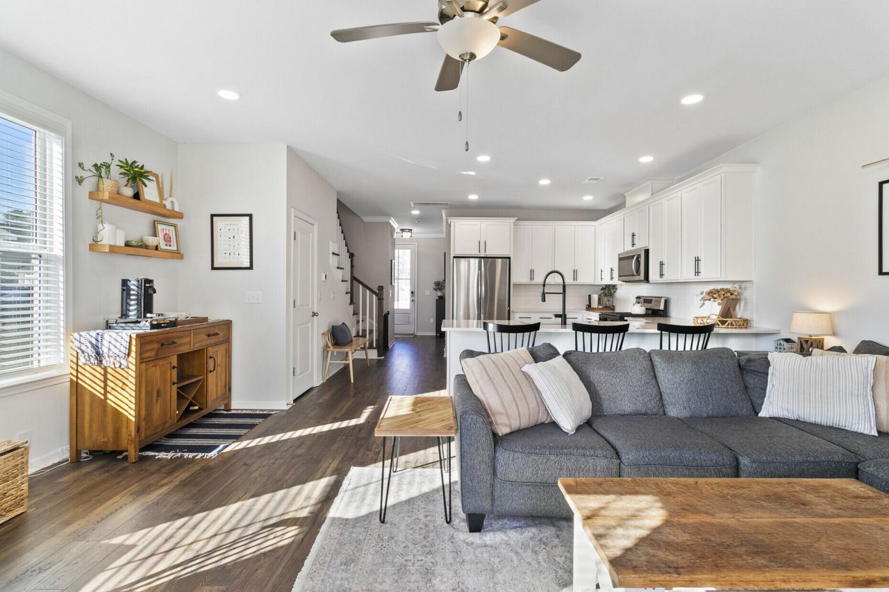 350 Green Fern Drive Photo 8