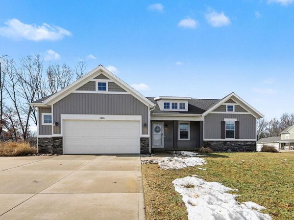 1325 Remington Drive SE, Lowell, MI 49331