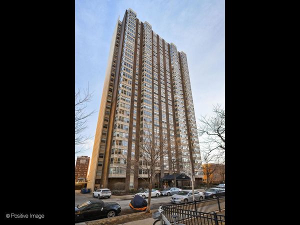 525 W Hawthorne Place, Unit 602, Chicago, IL 60657