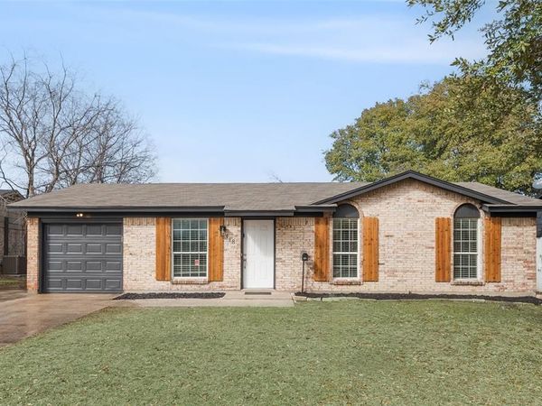 318 Boulder Court, Burleson, TX 76028