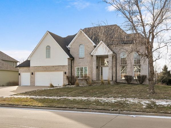 5830 Coachlight Court, West Des Moines, IA 50266