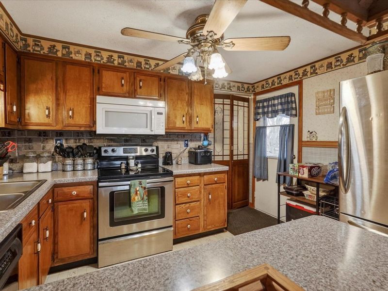 251 E 1st Street, London, OH 43140 Photo 10