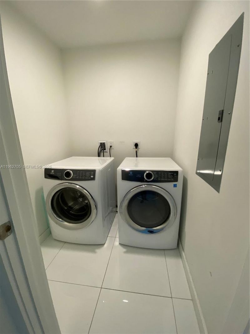 851 NE 1st Ave, Unit 1508, Miami, FL 33132 Photo