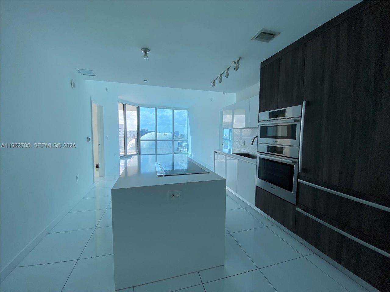 851 NE 1st Ave, Unit 1508, Miami, FL 33132 Photo