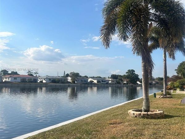 5715 NW 85th Ave, Tamarac, FL 33321