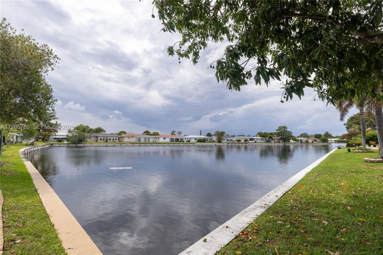 5715 NW 85th Ave, Tamarac, FL 33321 Photo