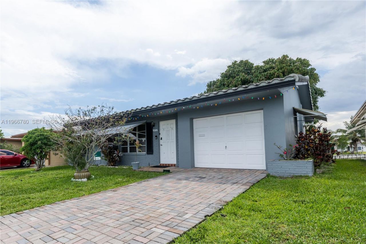 5715 NW 85th Ave, Tamarac, FL 33321 Photo