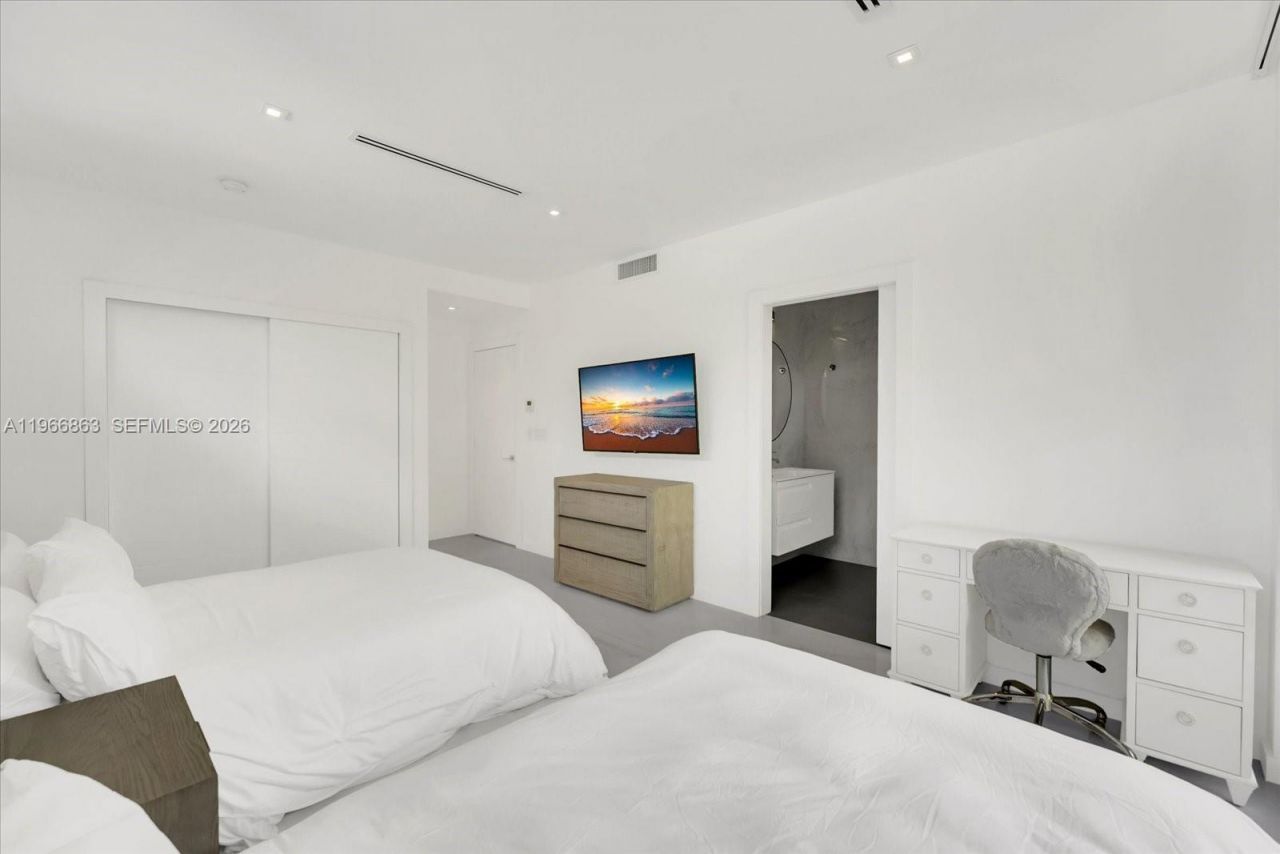 7830 Atlantic Way , Miami Beach, FL 33141 Photo