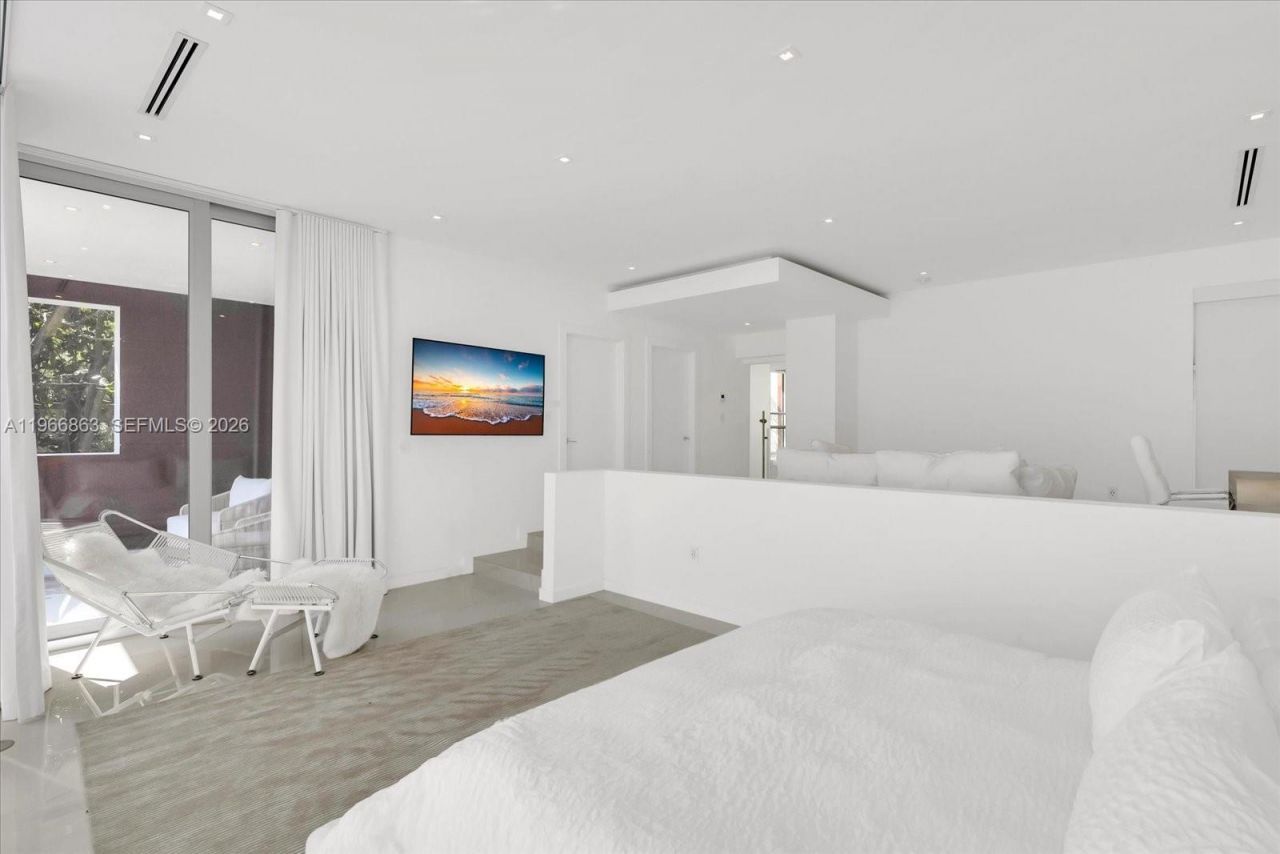 7830 Atlantic Way , Miami Beach, FL 33141 Photo