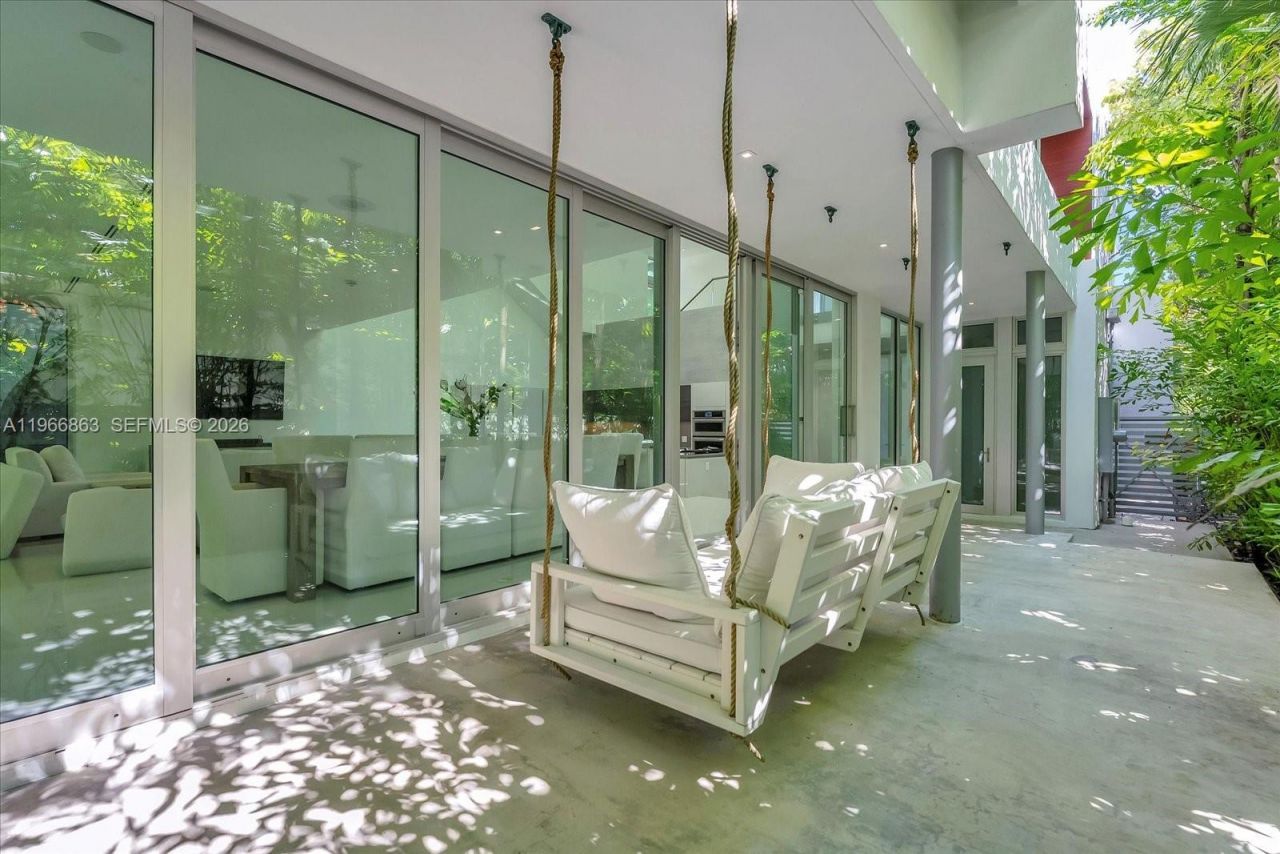 7830 Atlantic Way , Miami Beach, FL 33141 Photo