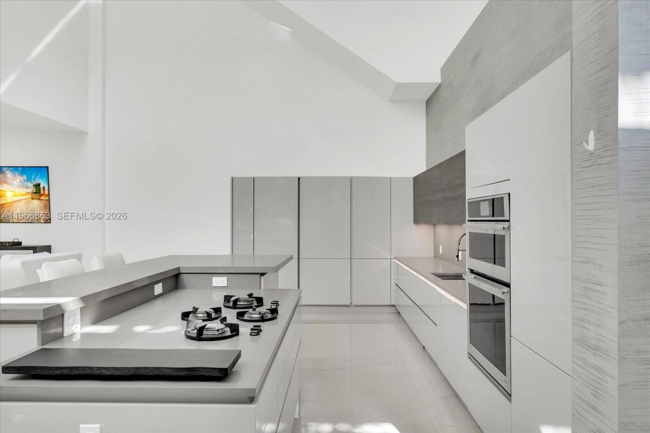 7830 Atlantic Way , Miami Beach, FL 33141 Photo