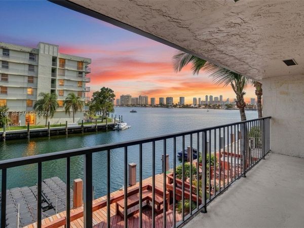 2689 NE 165th St, Unit 56, North Miami Beach, FL 33160