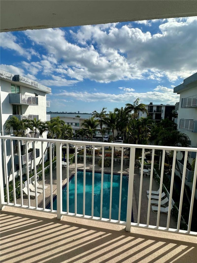 1801 S Treasure Dr, Unit 407, North Bay Village, FL 33141 Photo