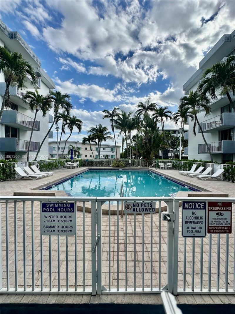 1801 S Treasure Dr, Unit 407, North Bay Village, FL 33141 Photo