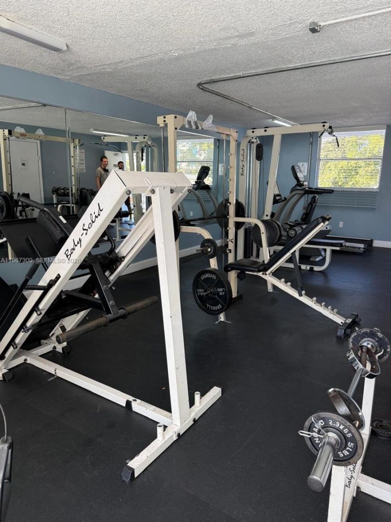 1801 S Treasure Dr, Unit 407, North Bay Village, FL 33141 Photo