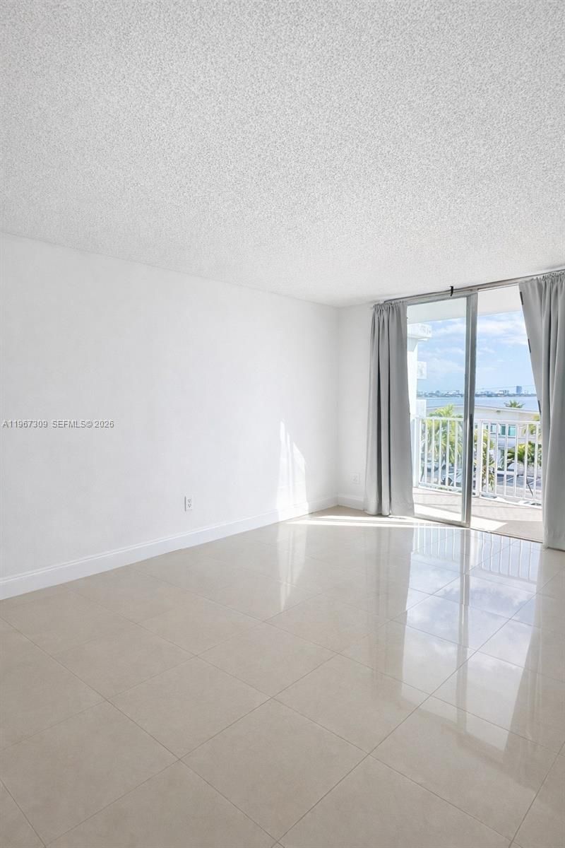 1801 S Treasure Dr, Unit 407, North Bay Village, FL 33141 Photo