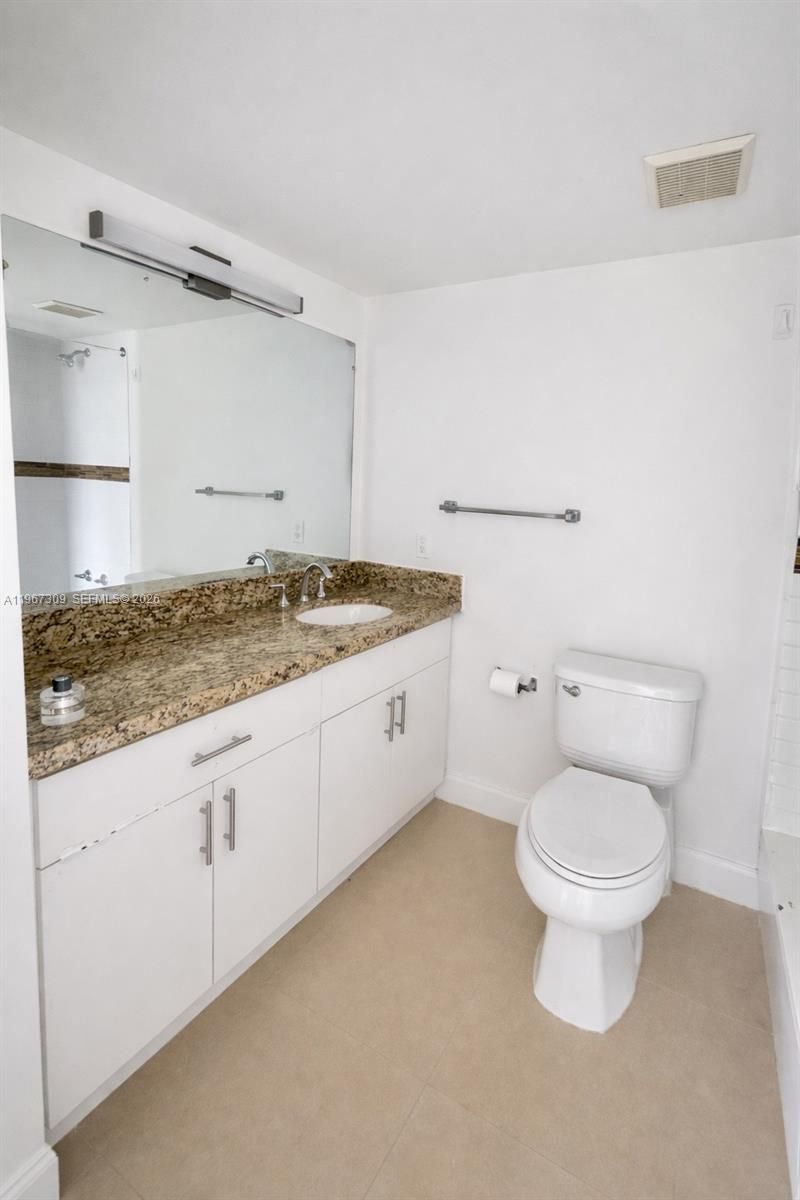 1801 S Treasure Dr, Unit 407, North Bay Village, FL 33141 Photo
