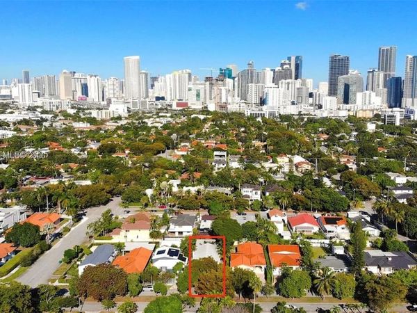 445 SW 24th Rd, Miami, FL 33129