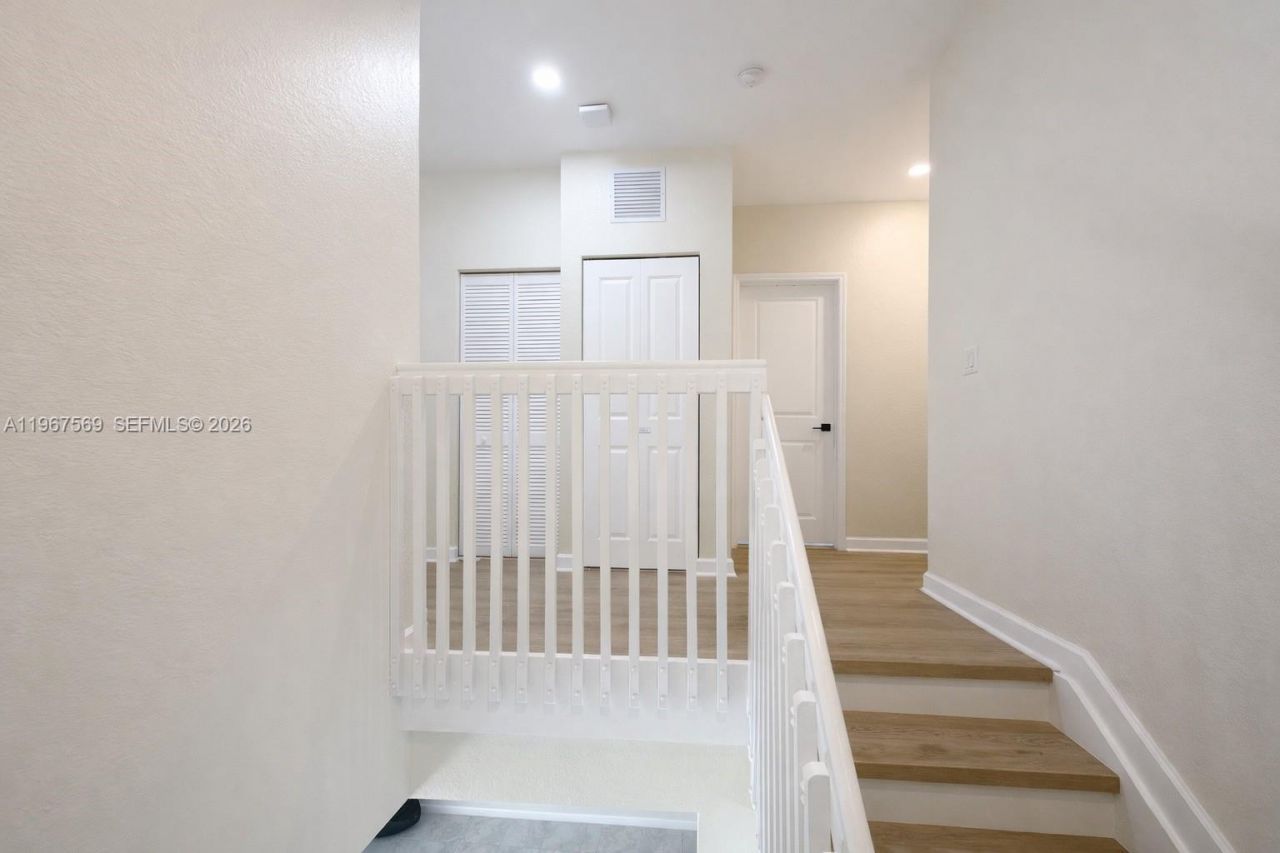 323 NE 208th Ter , Miami, FL 33179 Photo