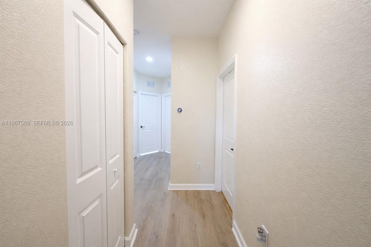 323 NE 208th Ter , Miami, FL 33179 Photo