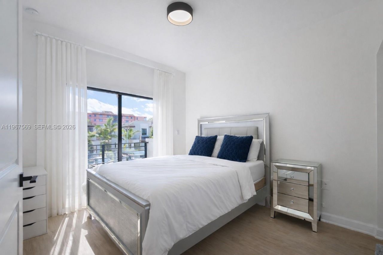 323 NE 208th Ter , Miami, FL 33179 Photo