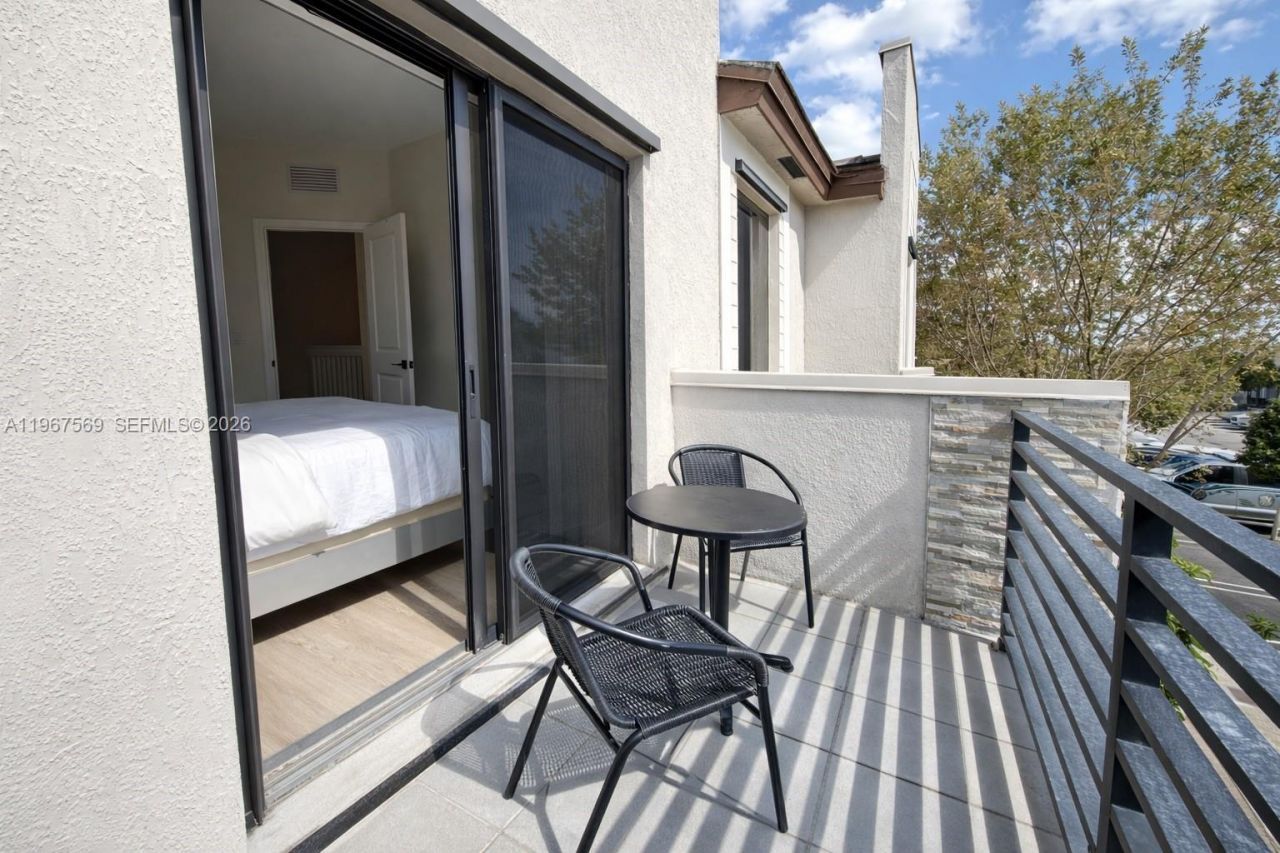 323 NE 208th Ter , Miami, FL 33179 Photo