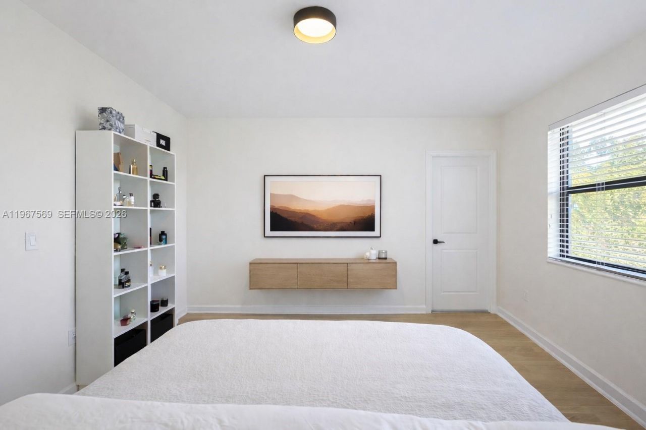 323 NE 208th Ter , Miami, FL 33179 Photo