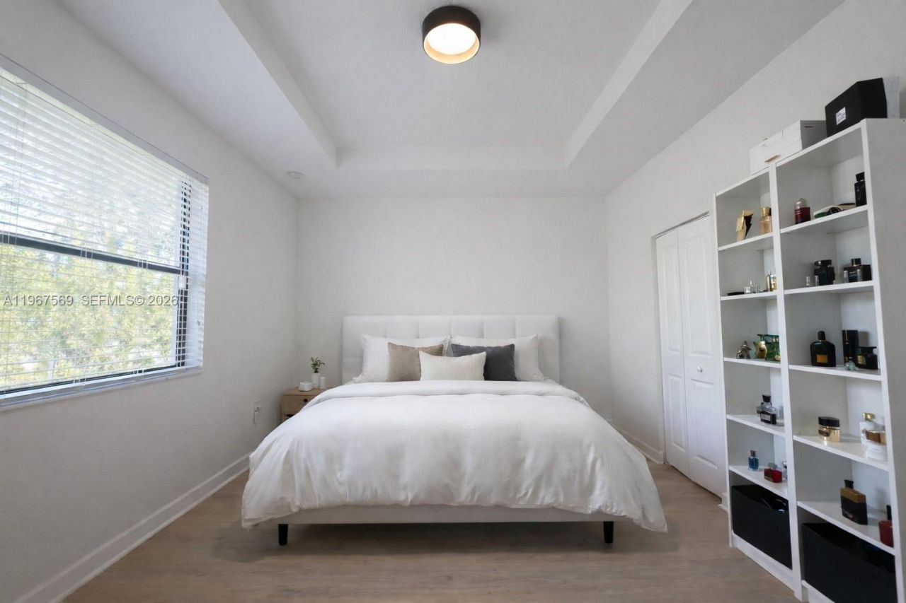 323 NE 208th Ter , Miami, FL 33179 Photo