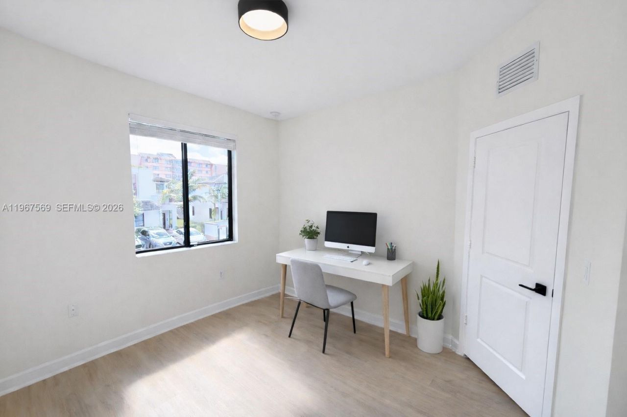 323 NE 208th Ter , Miami, FL 33179 Photo