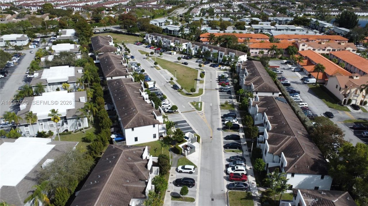 323 NE 208th Ter , Miami, FL 33179 Photo