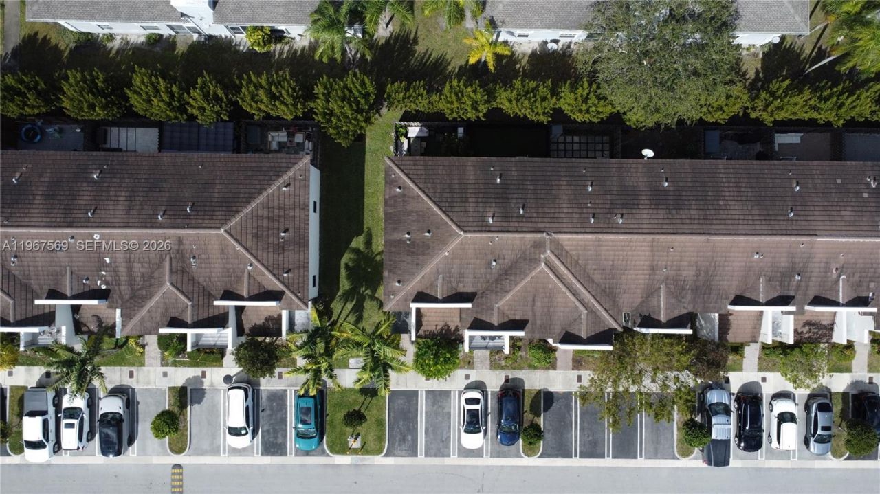 323 NE 208th Ter , Miami, FL 33179 Photo