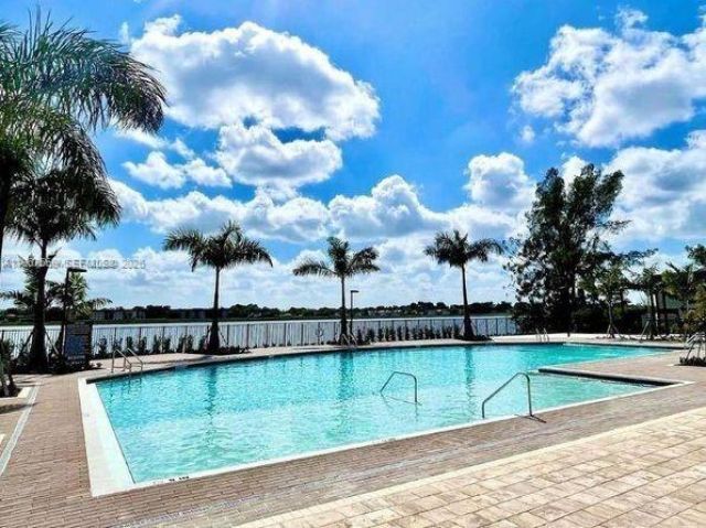 323 NE 208th Ter , Miami, FL 33179 Photo