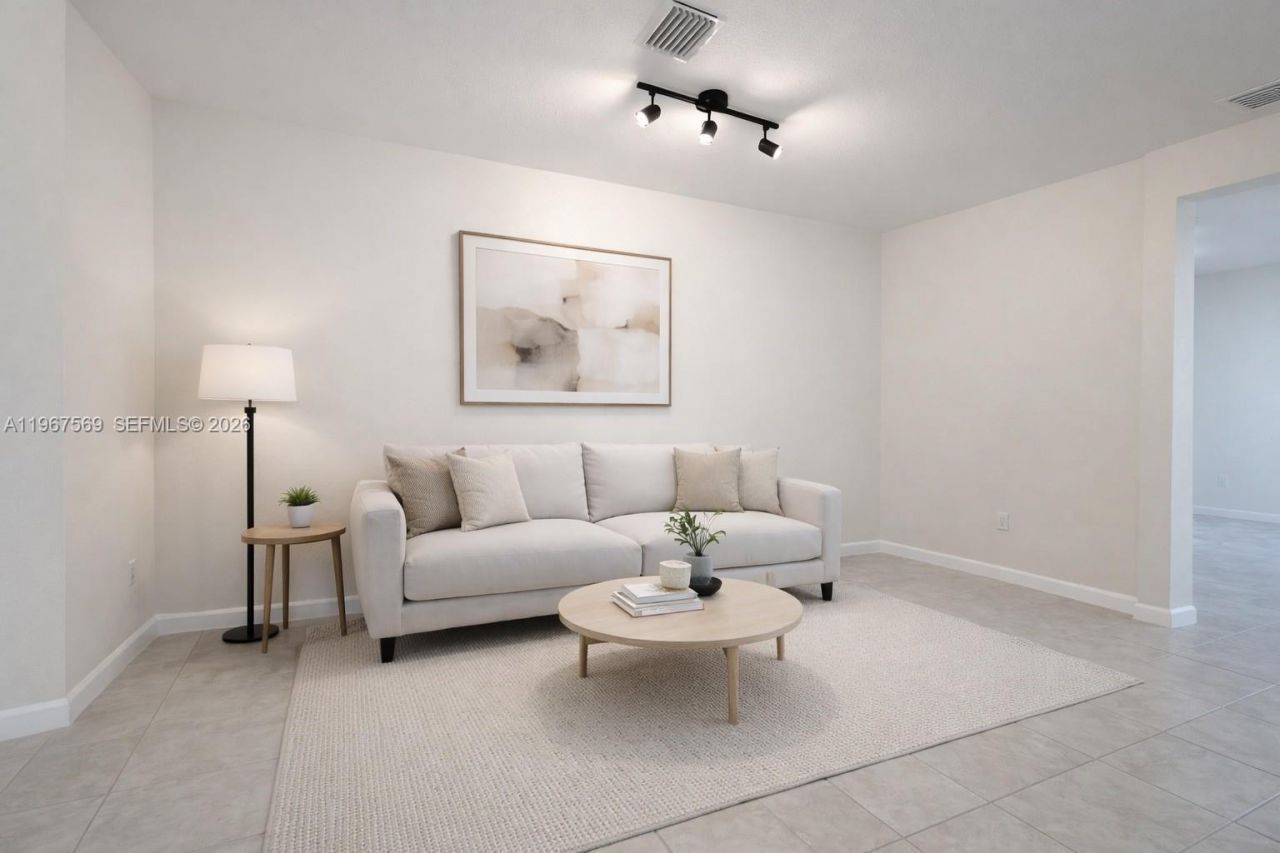 323 NE 208th Ter , Miami, FL 33179 Photo