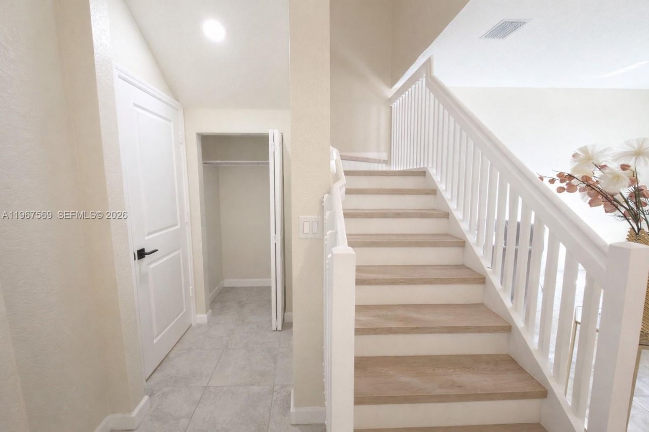 323 NE 208th Ter , Miami, FL 33179 Photo