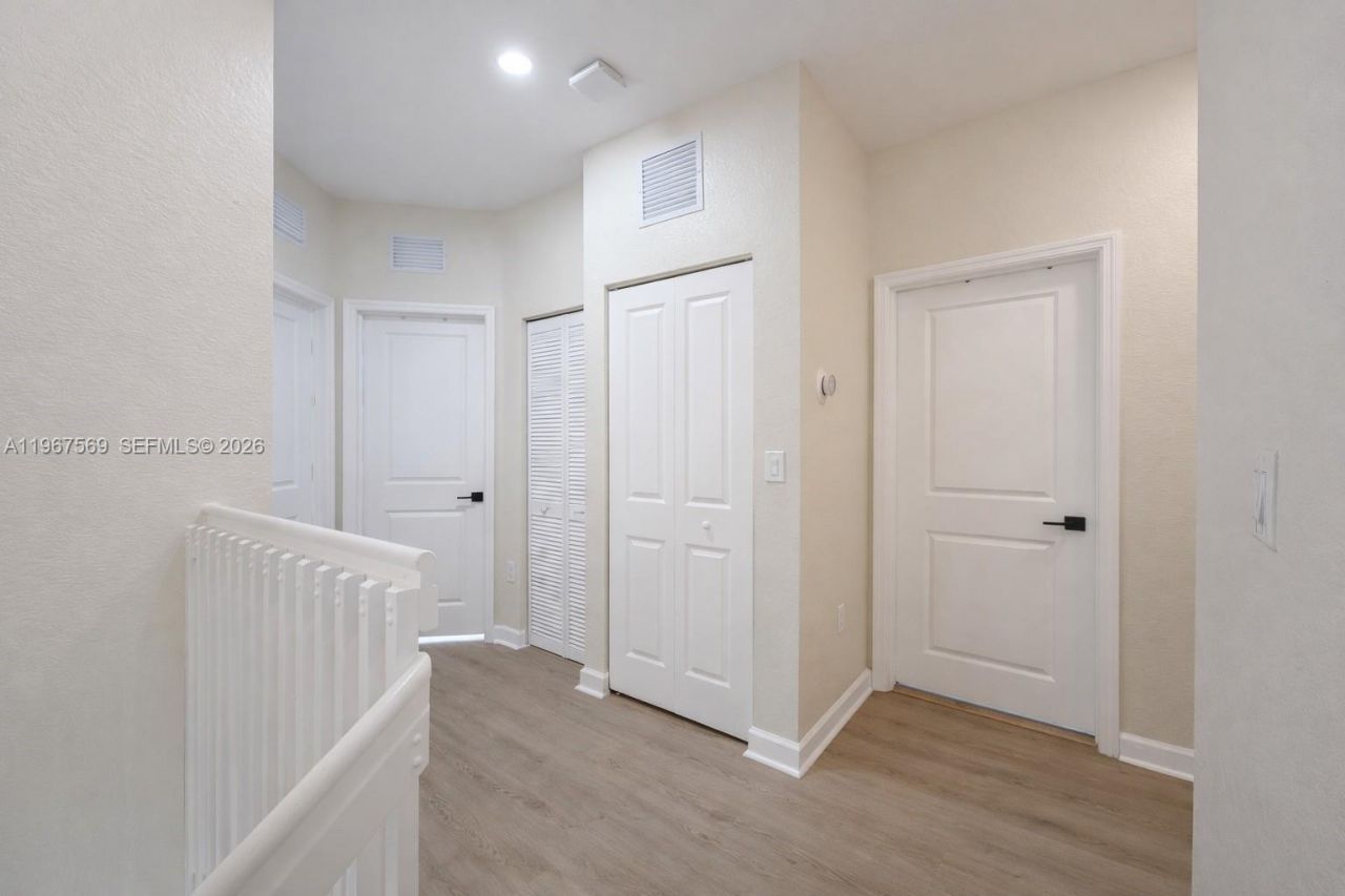 323 NE 208th Ter , Miami, FL 33179 Photo