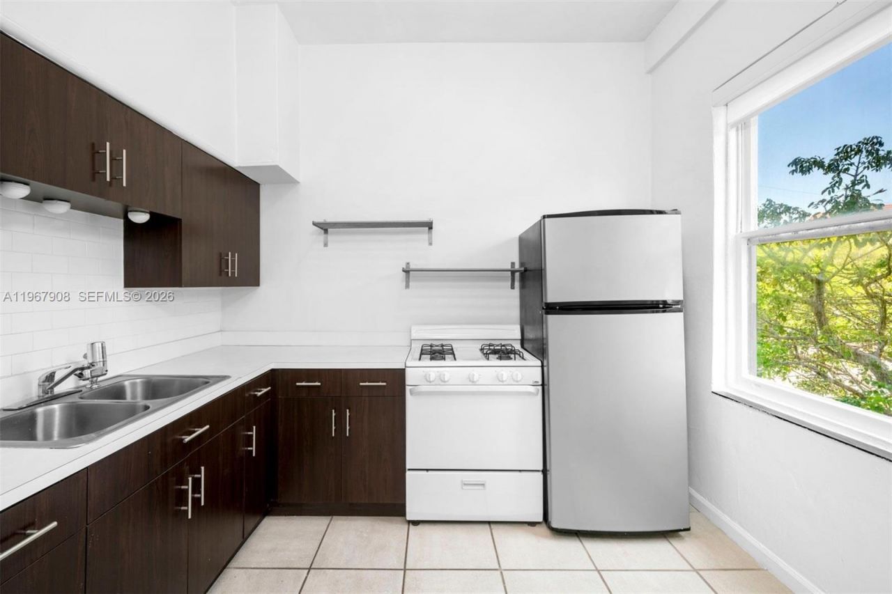 2421 Lake Pancoast Dr, Unit 2C, Miami Beach, FL 33140 Photo