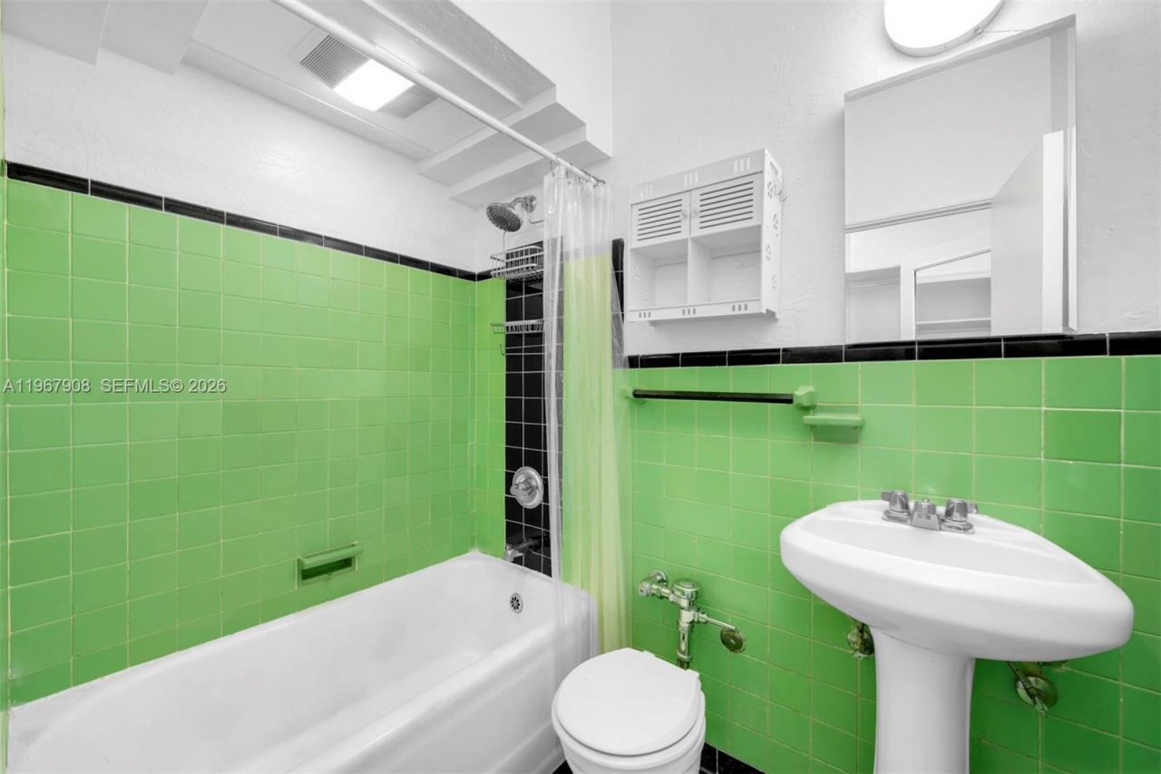 2421 Lake Pancoast Dr, Unit 2C, Miami Beach, FL 33140 Photo