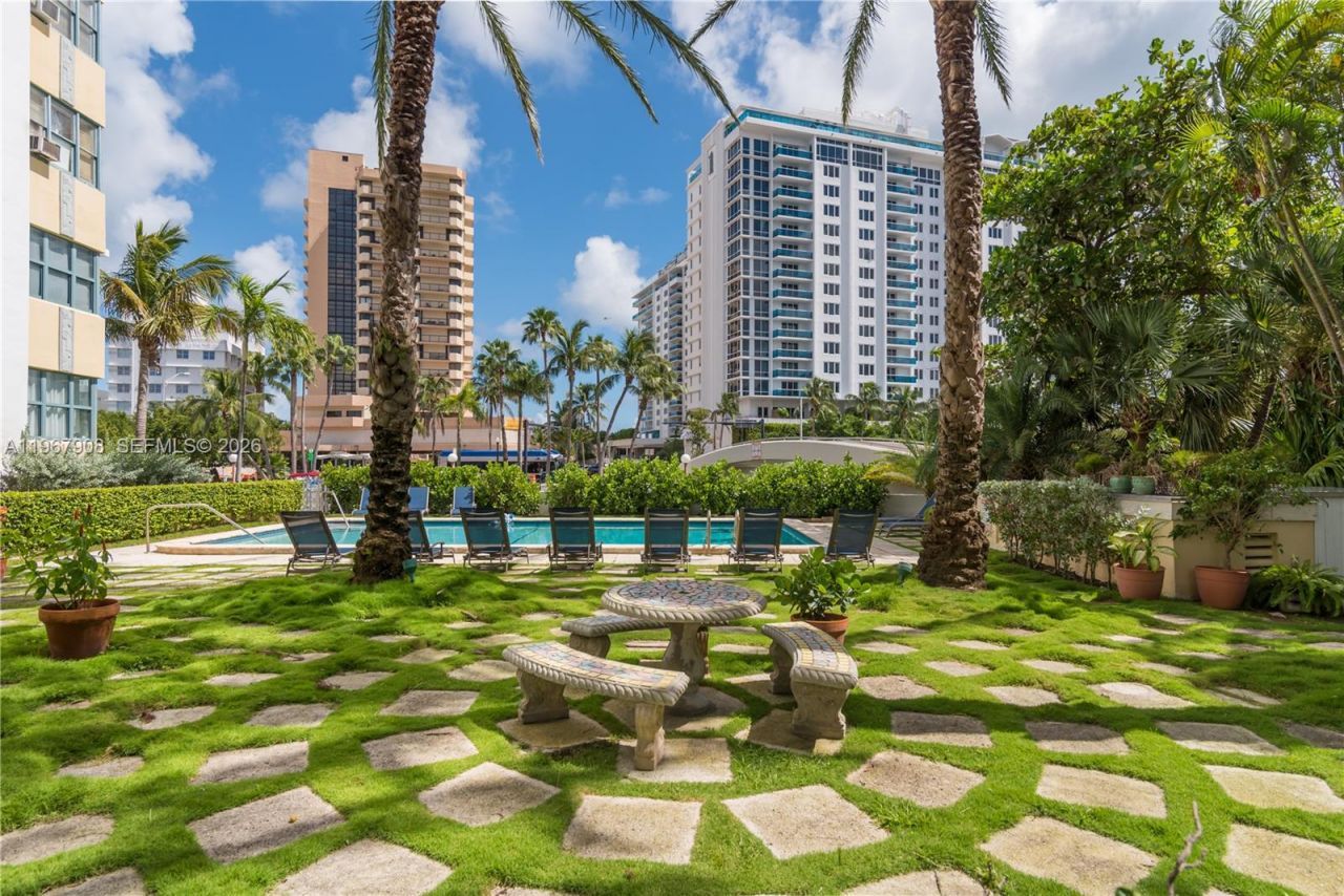 2421 Lake Pancoast Dr, Unit 2C, Miami Beach, FL 33140 Photo