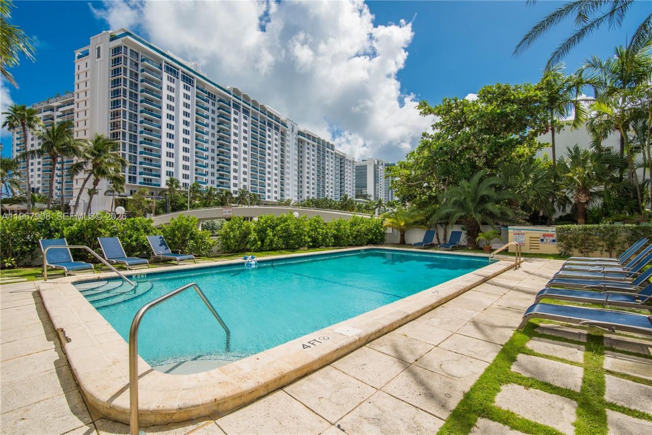 2421 Lake Pancoast Dr, Unit 2C, Miami Beach, FL 33140 Photo